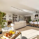 Super Exclusive With Free Parking 公寓