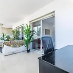 Super Exclusive With Free Parking 公寓 *