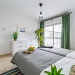 Super Exclusive With Free Parking 公寓 *