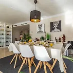 Super Exclusive With Free Parking 丰希罗拉