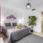 Super Exclusive With Free Parking 丰希罗拉