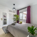 Super Exclusive With Free Parking * 丰希罗拉