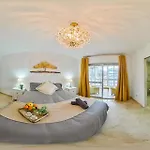 Super Exclusive With Free Parking 公寓 丰希罗拉