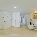 Super Exclusive With Free Parking 丰希罗拉