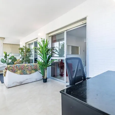 Super Exclusive With Free Parking 아파트 *