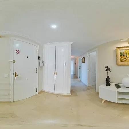 Super Exclusive With Free Parking 푸엔히롤라