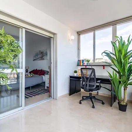 Super Exclusive With Free Parking شقة