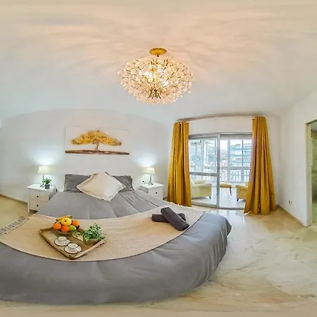 Super Exclusive With Free Parking Apartment Fuengirola