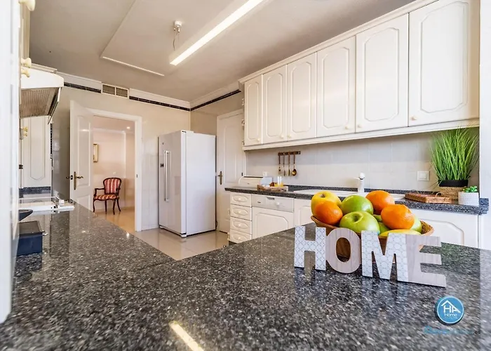 Super Exclusive With Free Parking Apartment Fuengirola