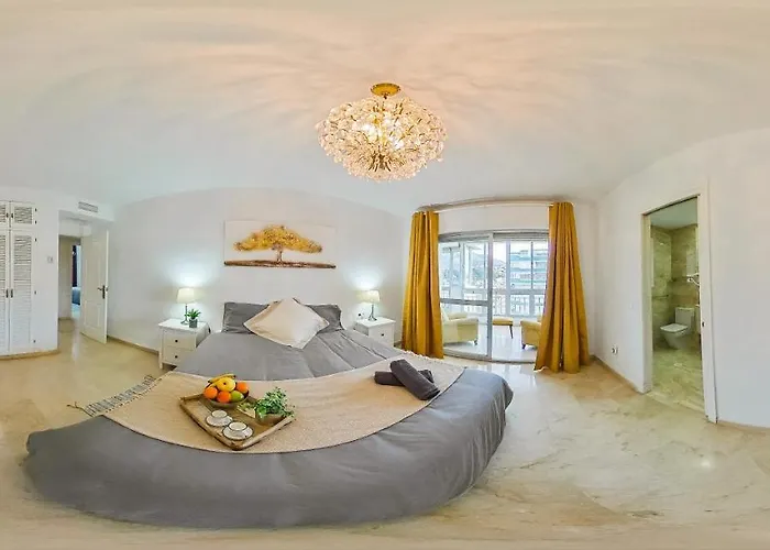 Super Exclusive With Free Parking Apartment Fuengirola